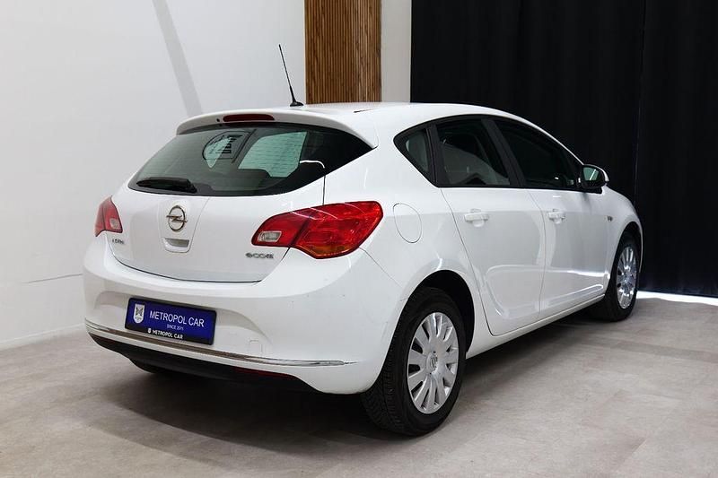 Usata Opel Astra 101 CV (74 kW) 2012 Bianco Berlina