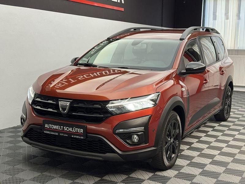 Braun Gebraucht 2022 Dacia Jogger Extreme Van / Kleinbus | 16.350 € (Fairer Preis) - Bild 1/4