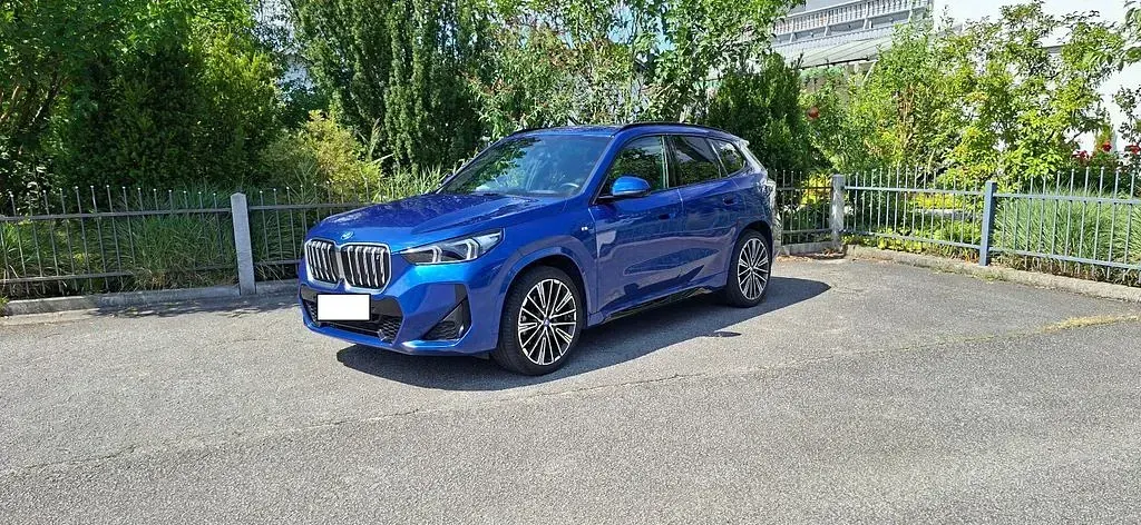 Gebraucht BMW iX1 M Sport 230 kW (313 PS) 2023 Blau SUV