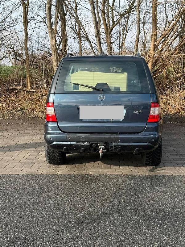 Gebraucht Mercedes ML270 163 PS (119 kW) 2003 Blau SUV