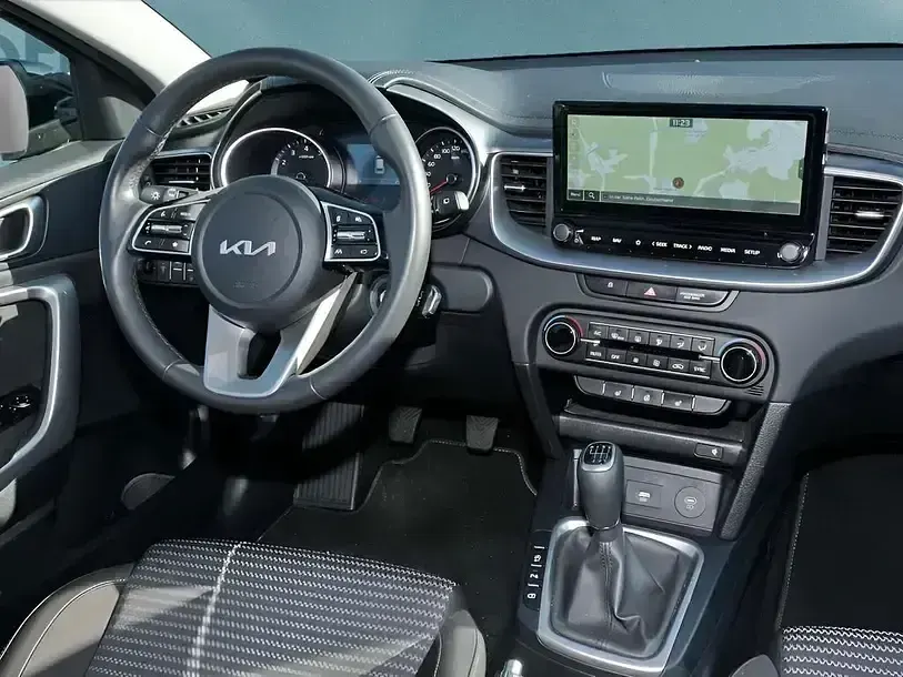 Usado Kia Ceed 160 CV (117 kW) 2024 Negro Utilitario