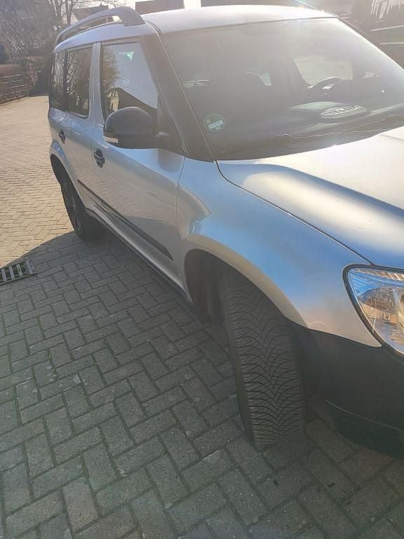 Gebraucht Skoda Yeti Plus Edition 140 PS (102 kW) 2011 Silber SUV