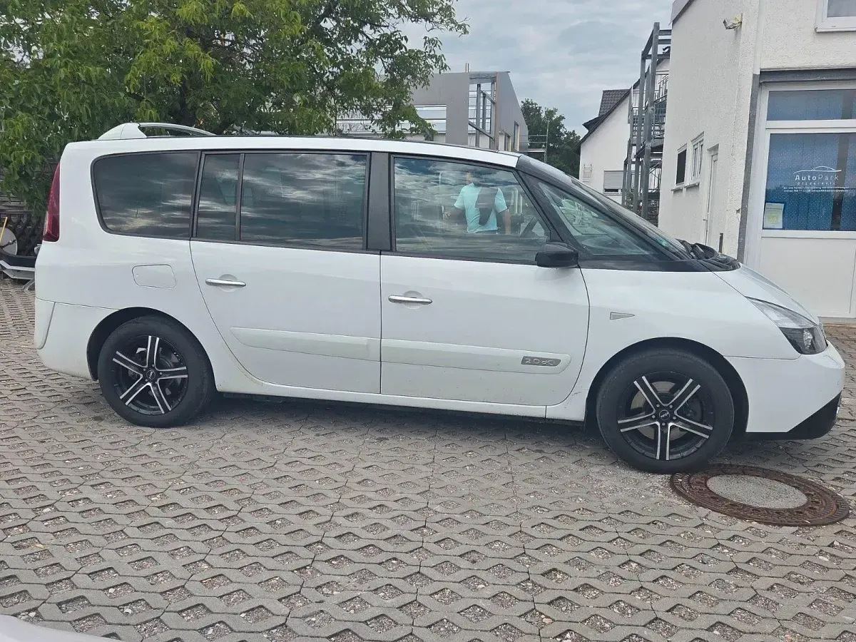 Gebraucht Renault Grand Espace 173 PS (127 kW) 2014 Weiß Van / Kleinbus