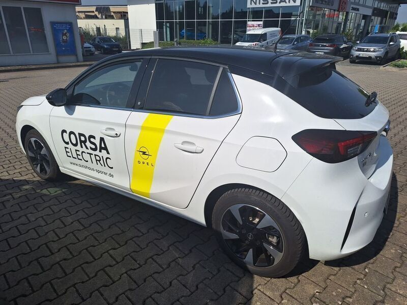 Gebraucht Opel Corsa-e Ultimate 100 kW (136 PS) 2023 Arktis weiß uni/dach karbon sc Kleinwagen