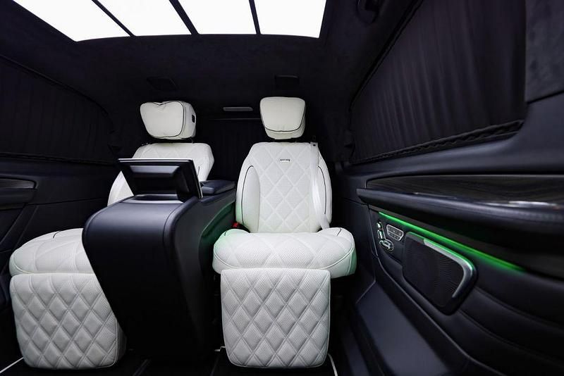 Gebraucht Mercedes V300 237 PS (174 kW) 2024 Schwarz Van / Kleinbus