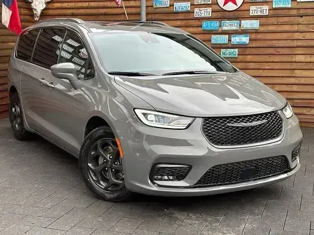 Gebraucht Chrysler Pacifica Limited 264 PS (194 kW) 2023 Schwarz Van / Kleinbus