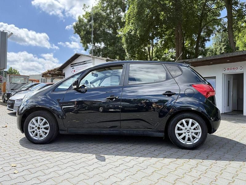 Gebraucht Kia Venga Vision 125 PS (91 kW) 2011 Schwarz metallic Kleinwagen