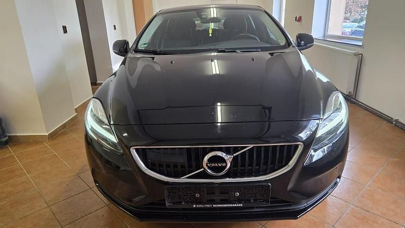 Schwarz Gebraucht 2019 Volvo V40 Kombi | 14.500 € (Guter Preis) - Bild 1/4