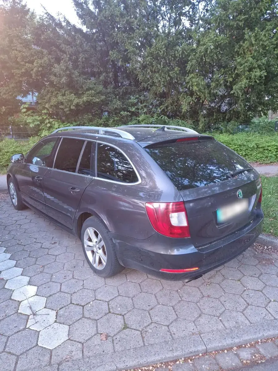 Gebraucht Skoda Superb 140 PS (102 kW) 2010 Grün Kombi