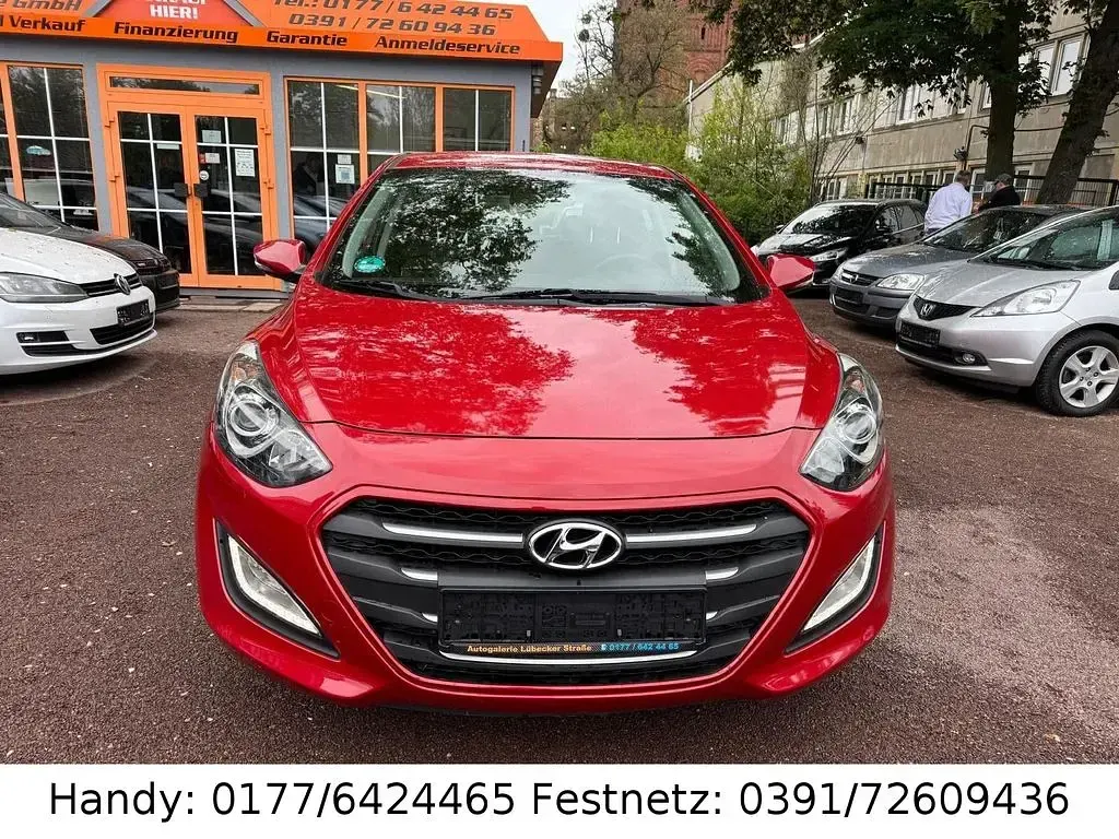 Gebraucht Hyundai i30 101 PS (74 kW) 2017 Rot Limousine