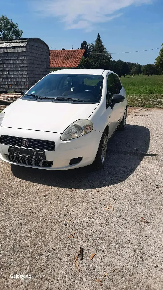 Gebraucht Fiat Grande Punto 70 PS (51 kW) 2009 Weiß Kleinwagen