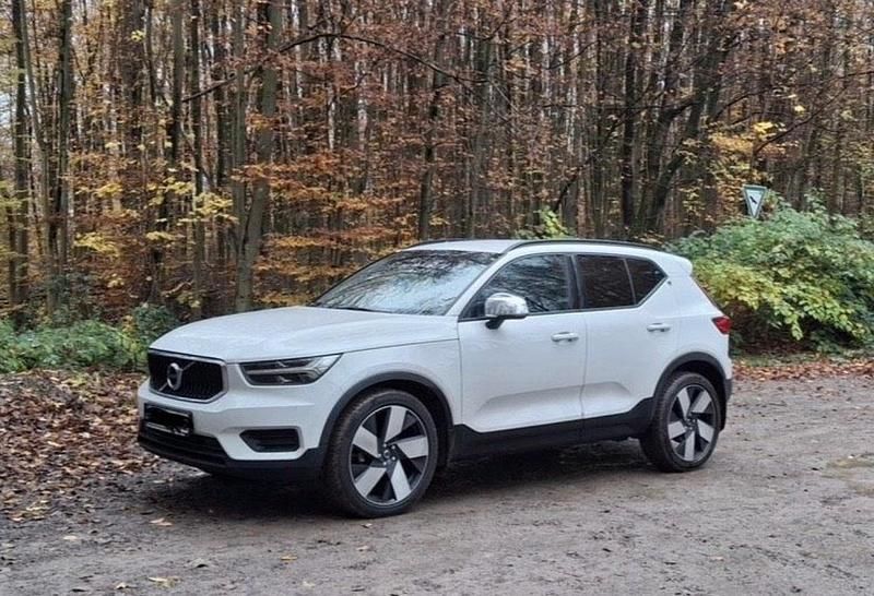 Weiß Gebraucht 2019 Volvo XC40 SUV | 19.800 € (Guter Preis) - Bild 1/4