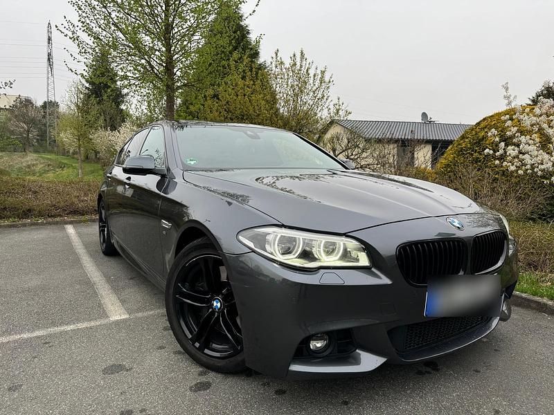 Grau Gebraucht 2016 BMW 530 M Sport Limousine | 16.000 € (Superpreis) - Bild 1/4