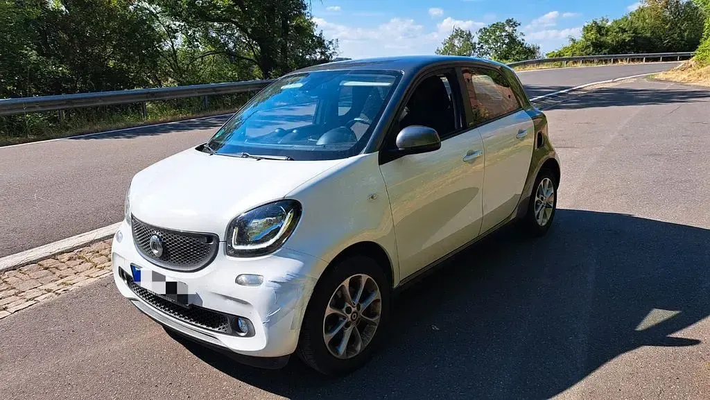 Gebraucht Smart ForFour Passion 90 PS (66 kW) 2018 Weiß Kleinwagen