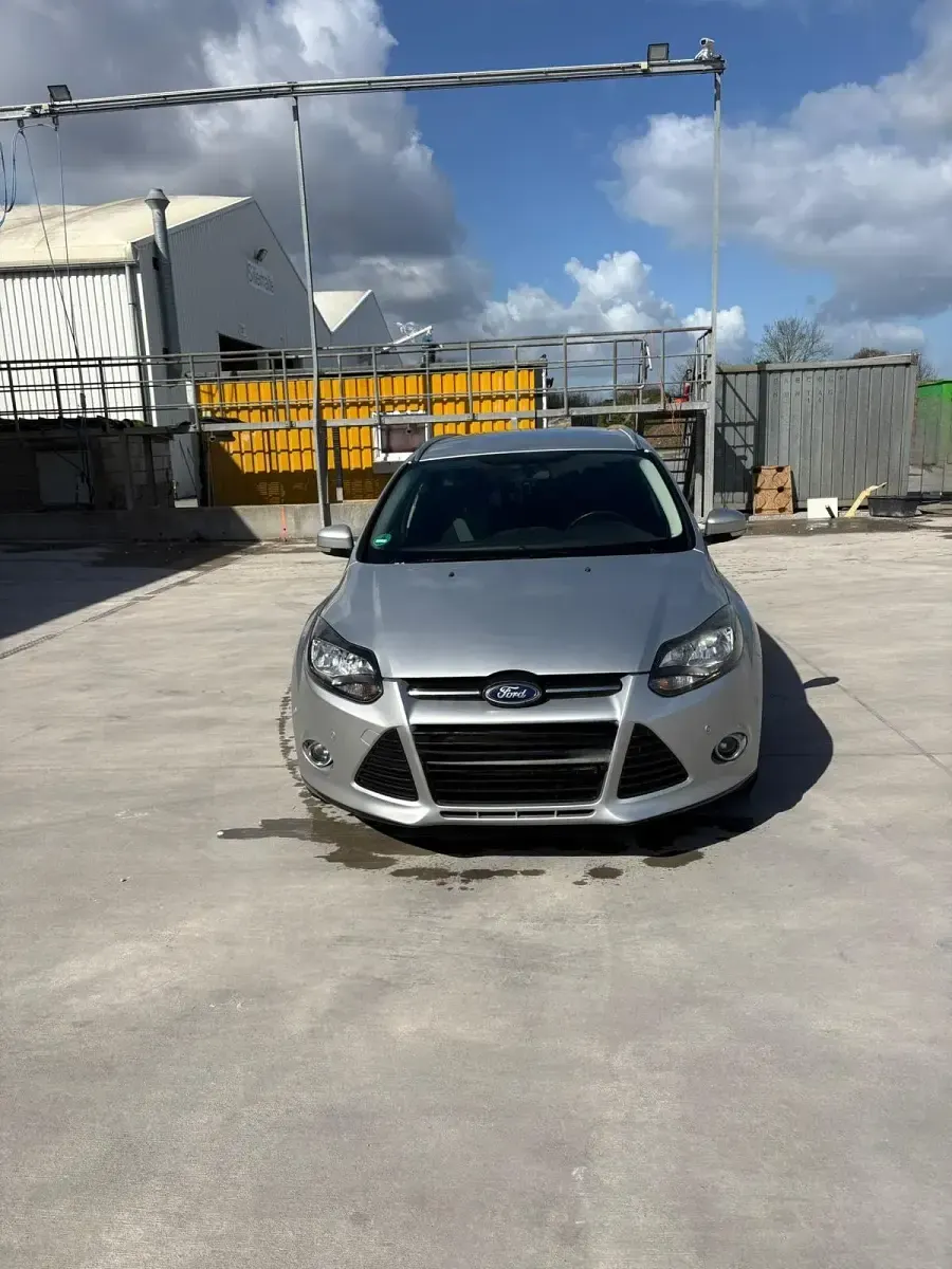 Gebraucht Ford Focus 95 PS (69 kW) 2012 Silber Kombi