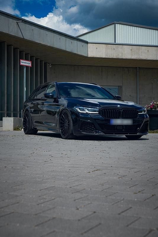 Gebraucht BMW 530 M Performance 286 PS (210 kW) 2021 Schwarz Kombi