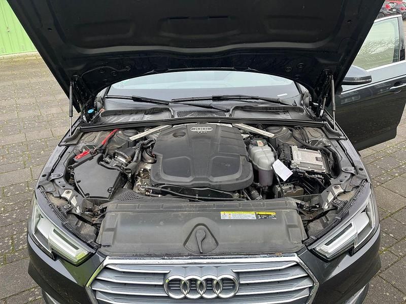 Gebraucht Audi A4 Ambiente 190 PS (139 kW) 2019 Grau Kombi