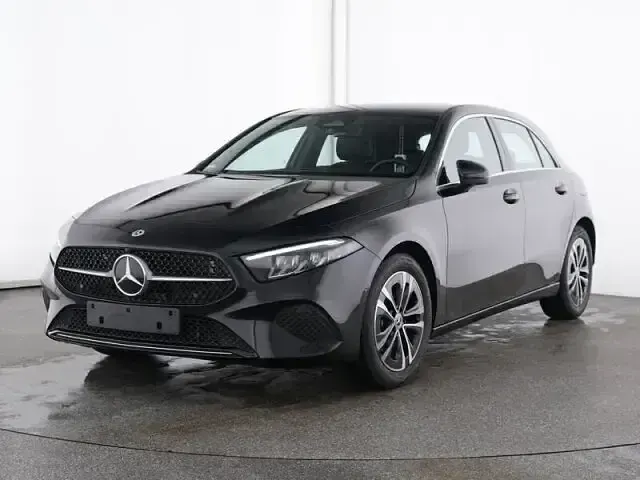 Gebraucht Mercedes A200 Progressive 163 PS (119 kW) 2025 Kosmosschwarz (metallic) Limousine