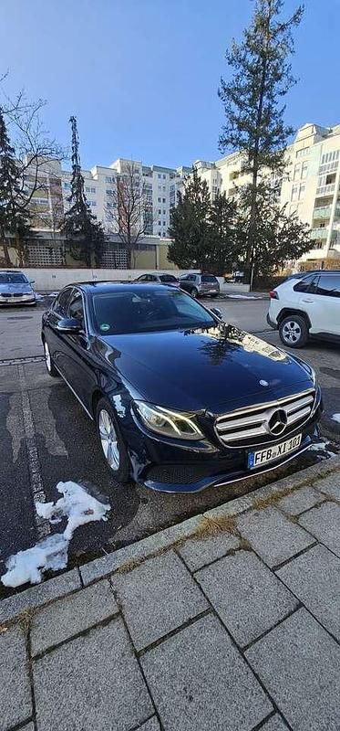 Gebraucht Mercedes E220 194 PS (142 kW) 2017 Blau Limousine