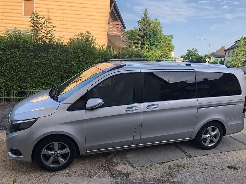 Silber Gebraucht 2018 Mercedes V220 Edition Van / Kleinbus | 41.500 € - Bild 1/4