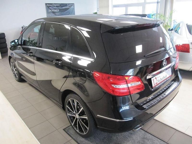 Gebraucht Mercedes B200 Edition 1 156 PS (114 kW) 2012 Schwarz Van / Kleinbus