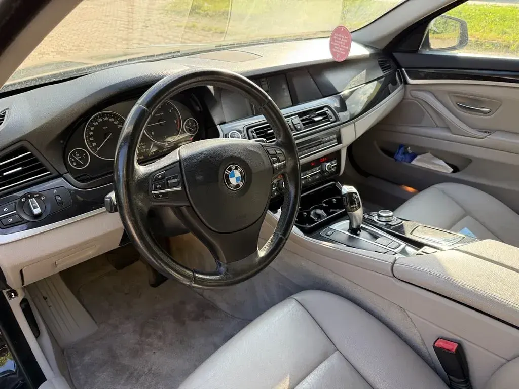 Gebraucht BMW 520 184 PS (135 kW) 2011 Schwarz Kombi