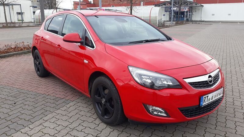 Rot Gebraucht 2011 Opel Astra Sport Limousine | 5.000 € (Guter Preis) - Bild 1/4
