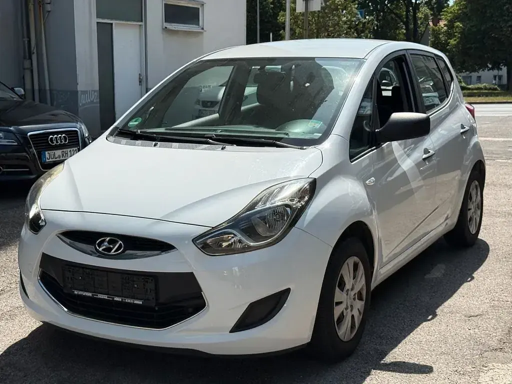 Gebraucht Hyundai ix20 90 PS (66 kW) 2011 Weiß Kleinwagen