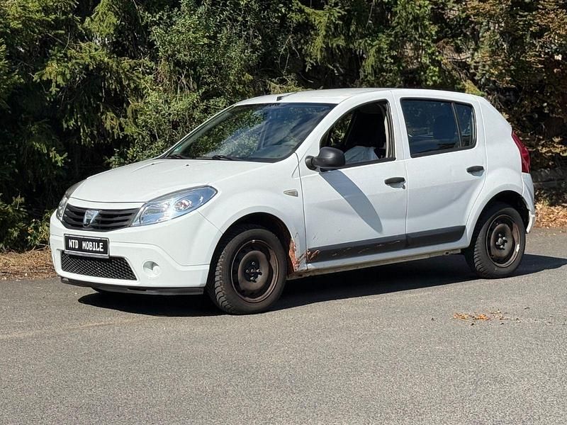 Weiß Gebraucht 2009 Dacia Sandero Basis Kleinwagen | 1.290 € (Guter Preis) - Bild 1/4