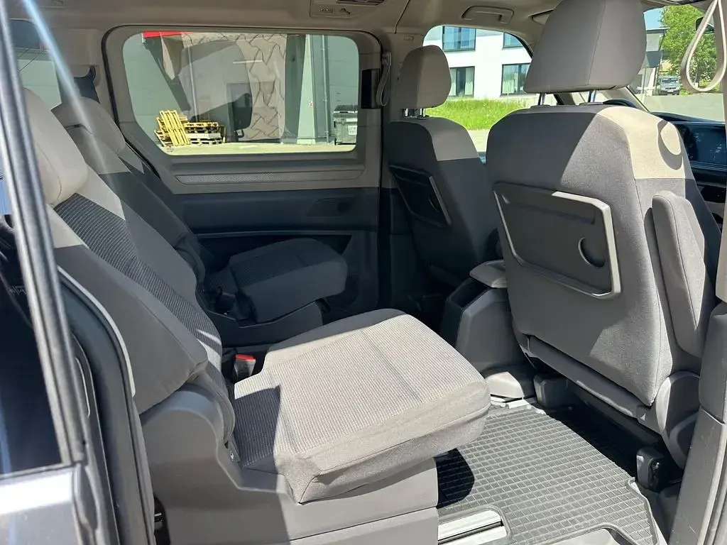 Gebraucht VW Multivan Style 150 PS (110 kW) 2022 Grau Van / Kleinbus