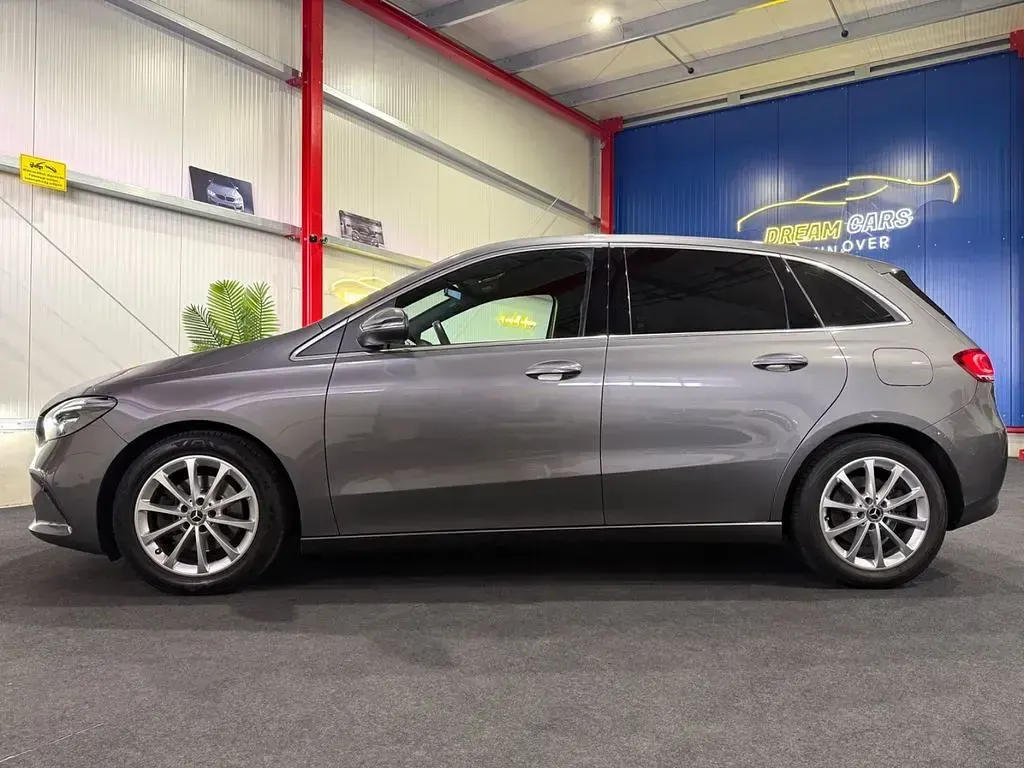 Gebraucht Mercedes B200 163 PS (119 kW) 2019 Mountaingrau Kleinwagen