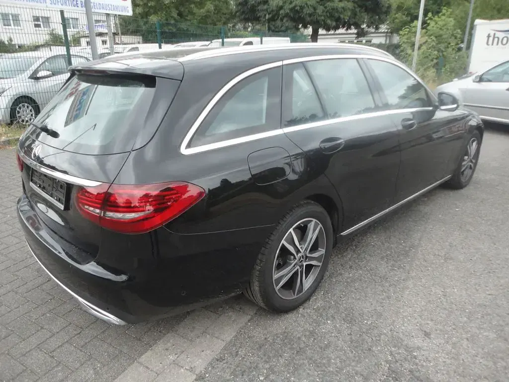 Gebraucht Mercedes C180 156 PS (114 kW) 2019 Schwarz Limousine