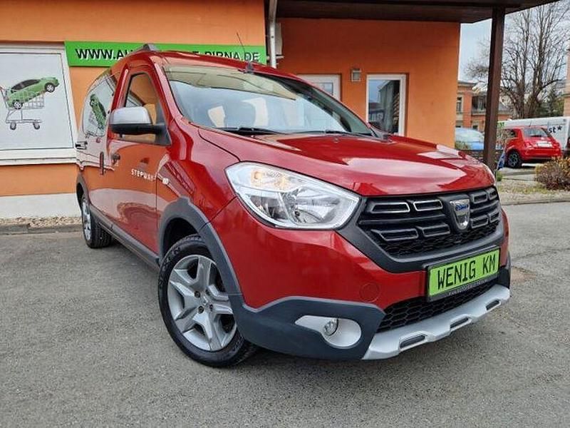 Gebraucht Dacia Dokker Stepway 131 PS (96 kW) 2021 Rot Van / Kleinbus