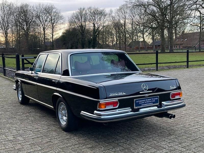 Gebraucht Mercedes 300 250 PS (183 kW) 1968 Schwarz Limousine