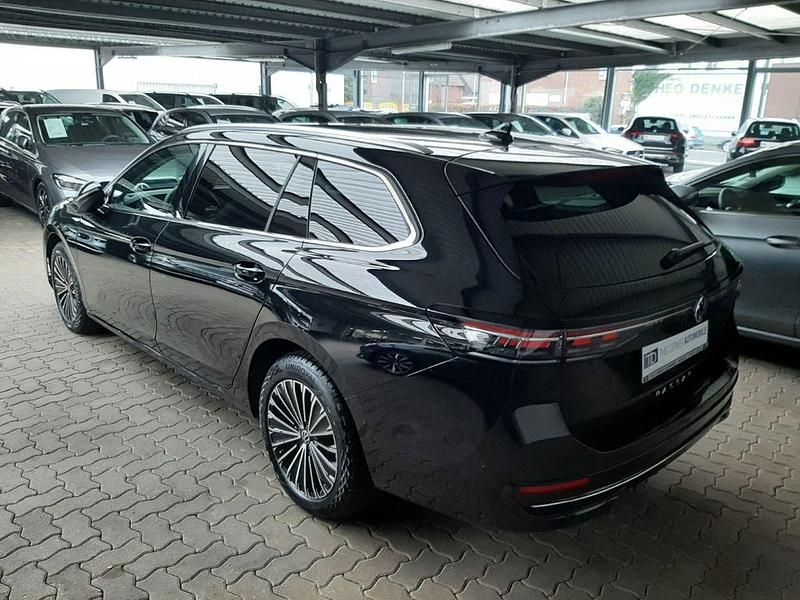 Gebraucht VW Passat Elegance 150 PS (110 kW) 2025 Grau Kombi