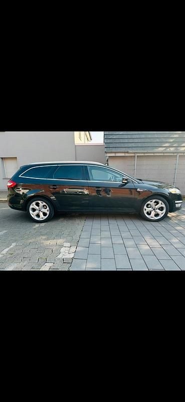 Gebraucht Ford Mondeo 163 PS (119 kW) 2014 Schwarz Kombi