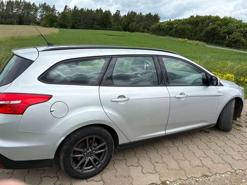 Gebraucht Ford Focus Trend 120 PS (88 kW) 2015 Silber Kombi
