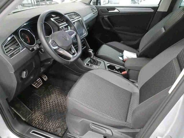 Gebraucht VW Tiguan Life 150 PS (110 kW) 2023 Reflexsilber metallic SUV