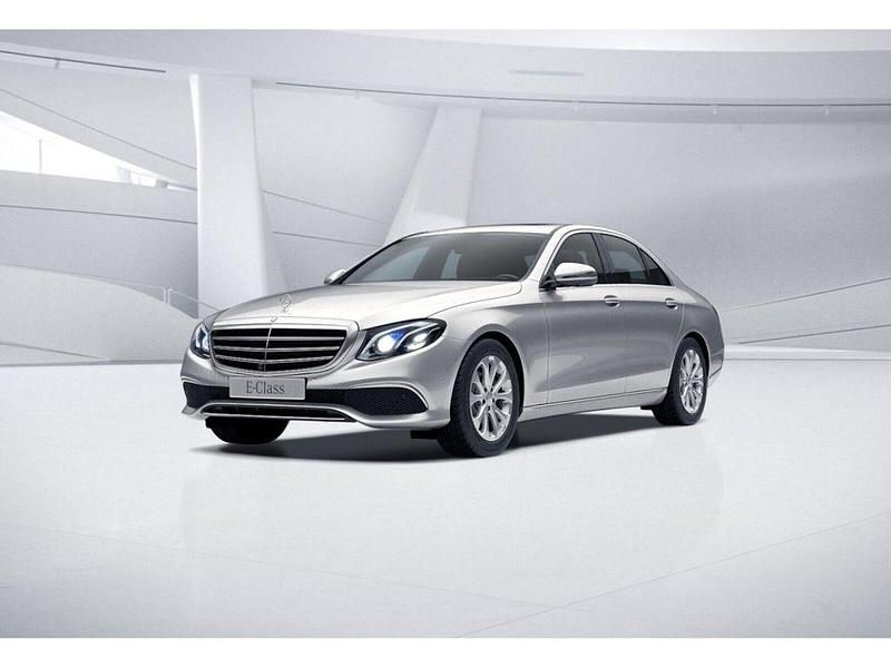 Silber Gebraucht 2016 Mercedes E220 Exclusive Limousine | 29.971 € (Fairer Preis) - Bild 1/4