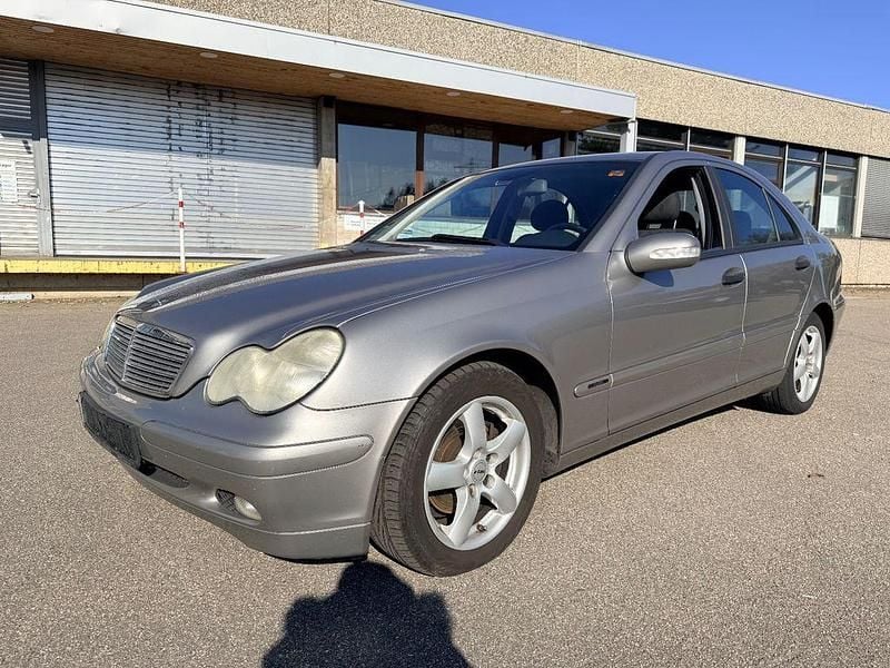Gebraucht Mercedes C180 143 PS (105 kW) 2004 Cubanitsilber  metallic Limousine