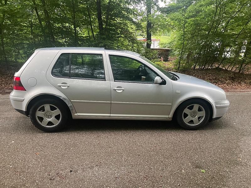 Gebraucht VW Golf IV 115 PS (84 kW) 2000 Silber Kleinwagen