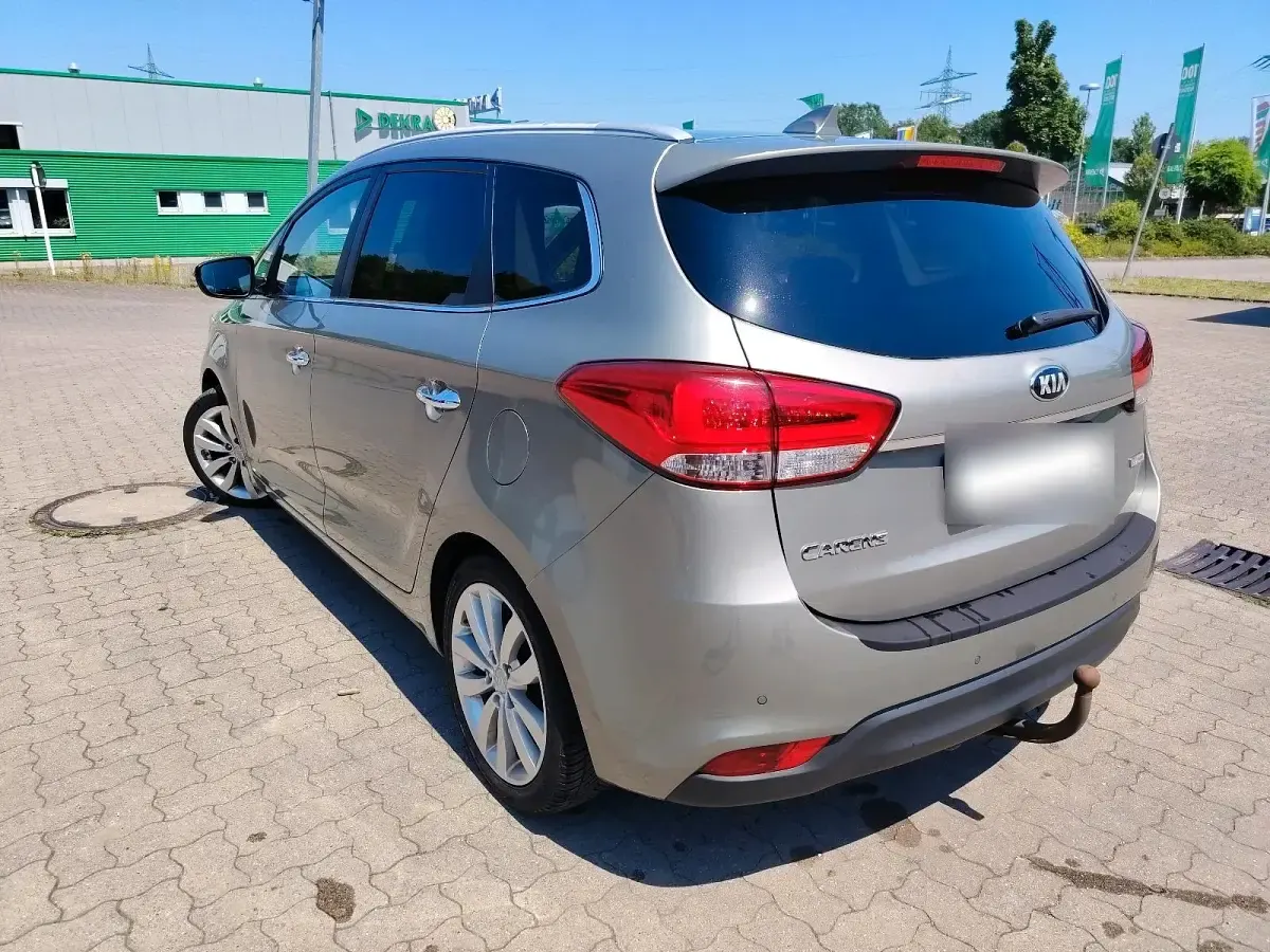 Gebraucht Kia Carens 141 PS (103 kW) 2015 Andere farben Van / Kleinbus