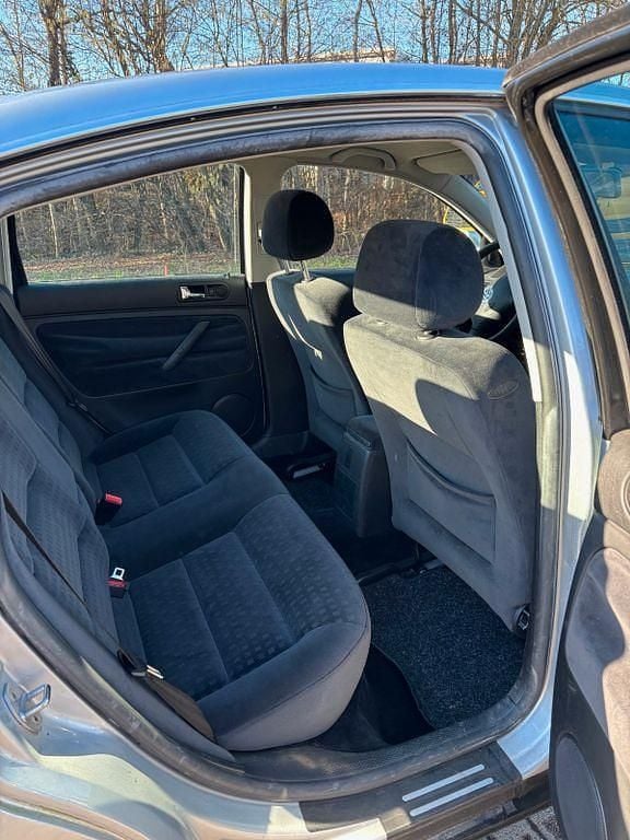 Gebraucht VW Passat Comfortline 102 PS (75 kW) 2001 Silber Limousine