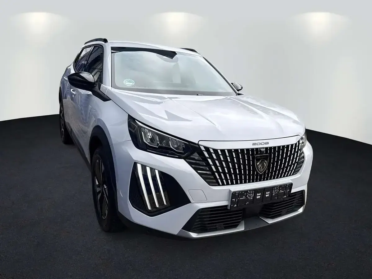 Gebraucht Peugeot 2008 Allure 136 PS (100 kW) 2025 Weiss/typ aussenverkleidung me SUV