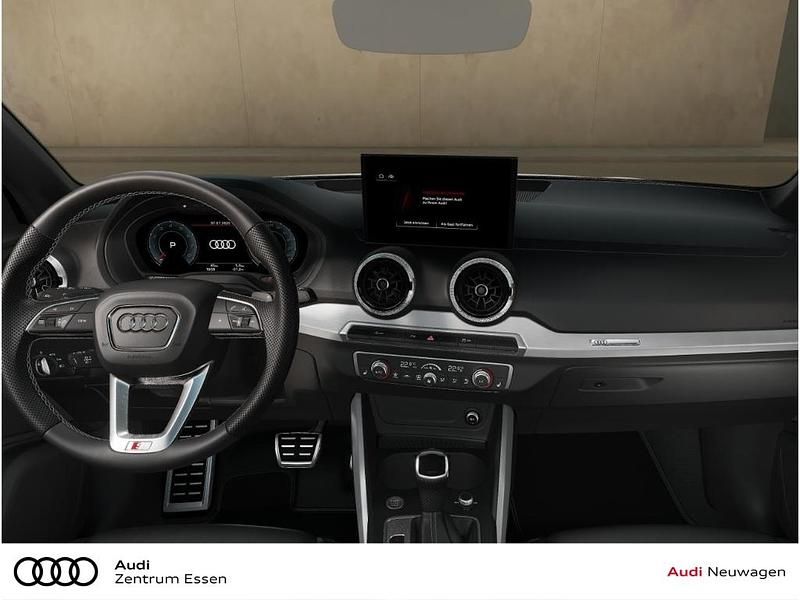 Grau Neu 2025 Audi Q2 S-Line SUV | 45.880 € (Teuer) - Bild 1/4
