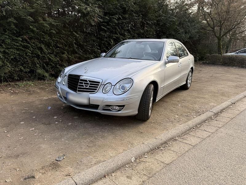 Gebraucht Mercedes E230 Avantgarde 204 PS (150 kW) 2008 Silber Limousine