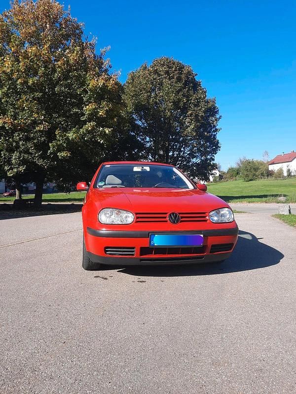 Rot Gebraucht 2001 VW Golf IV Kleinwagen | 3.290 € (Etwas zu teuer) - Bild 1/4