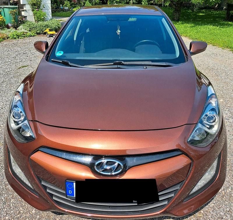 Braun Gebraucht 2013 Hyundai i30 Kleinwagen | 3.950 € (Superpreis) - Bild 1/4