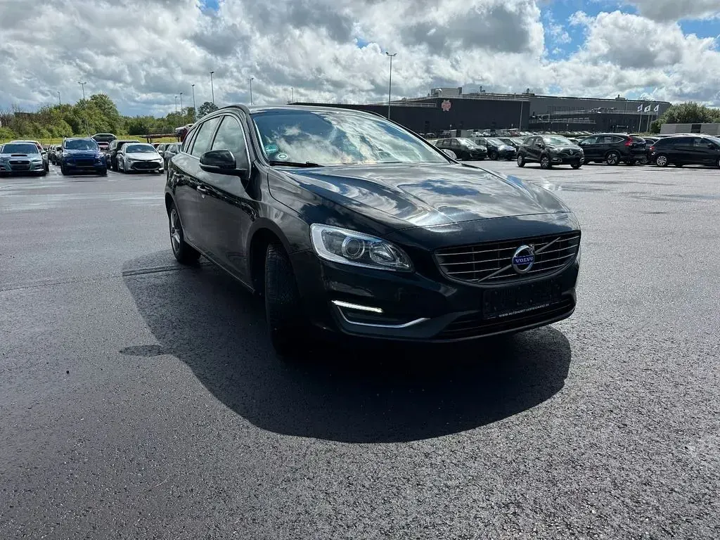 Gebraucht Volvo V60 150 PS (110 kW) 2016 Schwarz Kombi