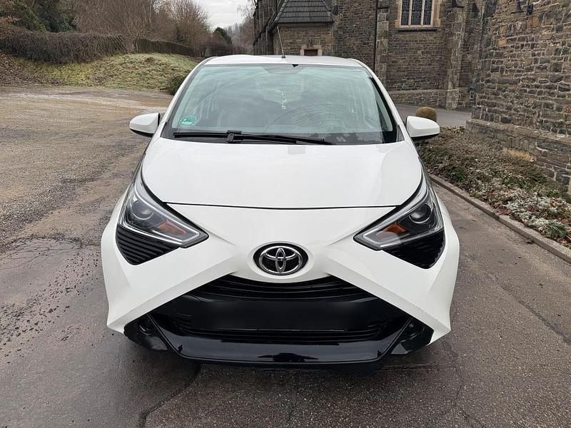 Gebraucht Toyota Aygo 72 PS (52 kW) 2019 Weiß Kleinwagen